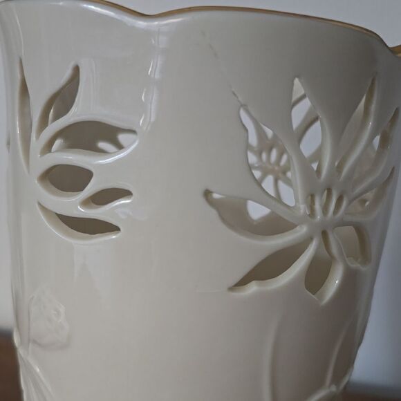 Lenox | Gold Accent Poinsettia Vase - Picture 5 of 6